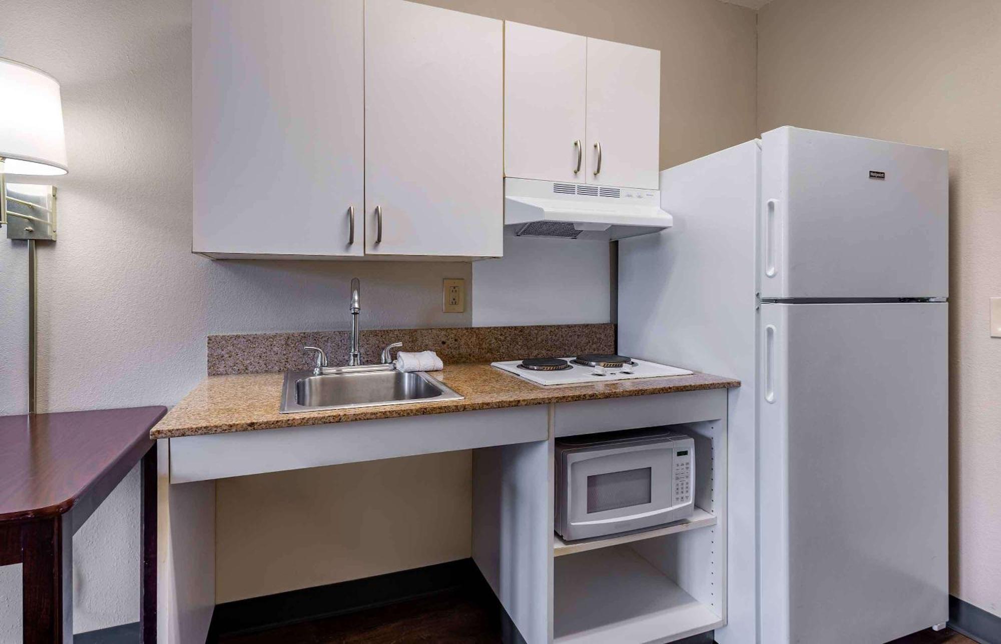 Extended Stay America Select Suites - Detroit - Sterling Heights Exterior photo